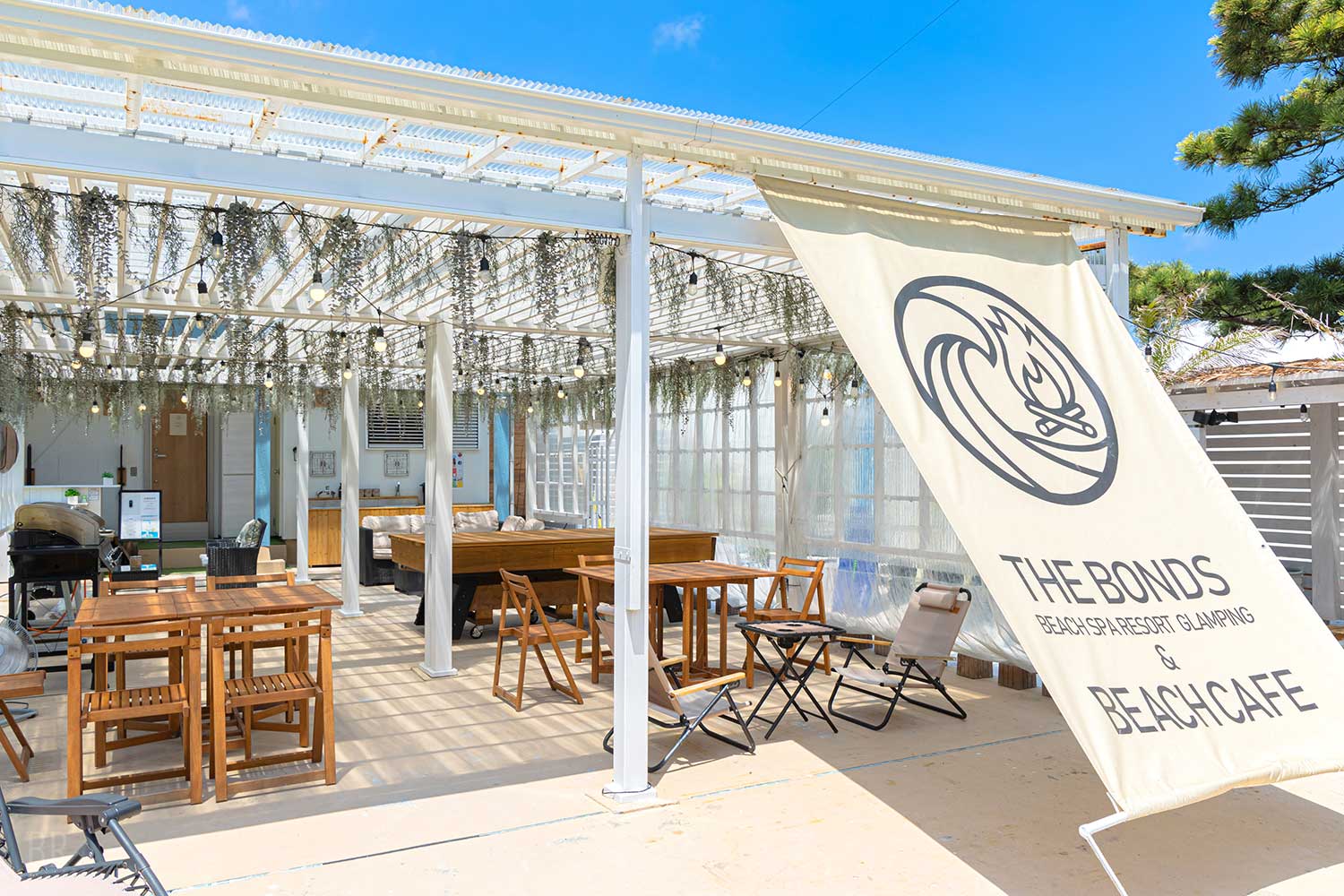 気軽なカフェタイムが楽しめる THE BONDS BEACH CAFE